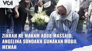 VIDEO: Ziarah ke Makam Adjie Massaid, Angelina Sondakh Gunakan Mobil Mewah