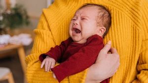 Bayi Sering Menangis? Kenali 5 Penyebabnya