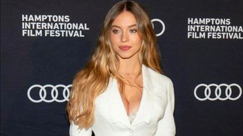 为了回应乳房手术问题，西德尼·斯威尼接受了测谎仪测试