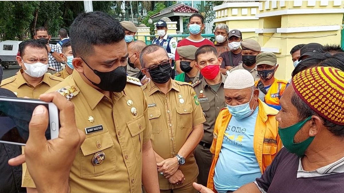 Bobby Nasution Temui Juru Parkir yang Demo di Balai Kota Medan, Janji Kaji Parkir Nontunai