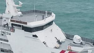 警惕外国船舶的威胁,KPLP Bekali国家巡逻艇船员技术炮击