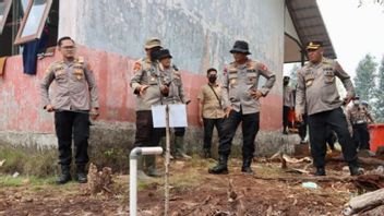 Central Kalimantan Police Chief Reviewing The Location Of The Forest And Land Fires At Home Knives That Cause Smoke
