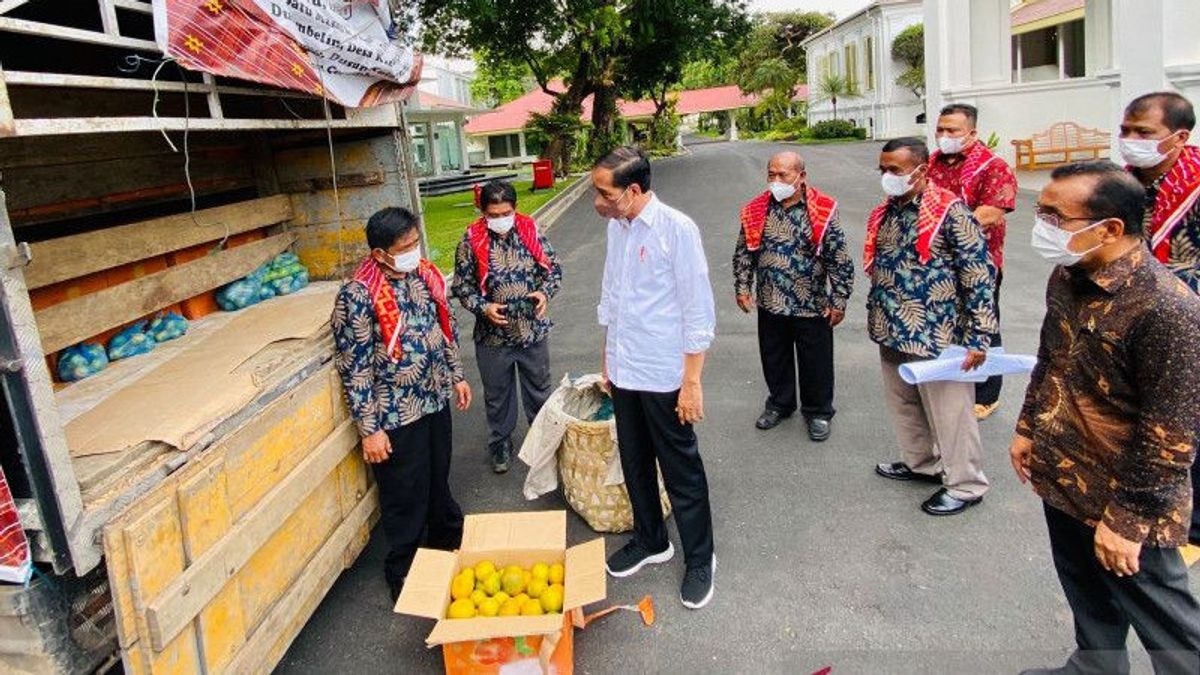 Fight Karo Residents! Jokowi Has Received 3 Tons Of Oranges, Orders PUPR To Repair Damaged Roads