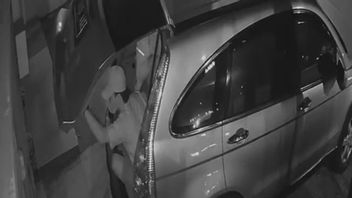 Ciledug Vape Shopの泥棒のギャングは、番号が偽物であるため、C-RVカープレートをカバーしませんでした