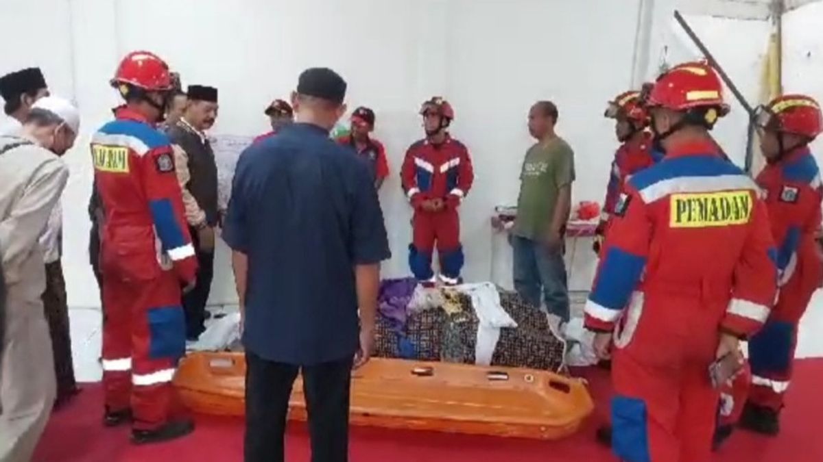 Sebanyak 10 Personel Damkar Dikerahkan, Bantu Pemakaman Pria Penderita Obesitas 210 Kg