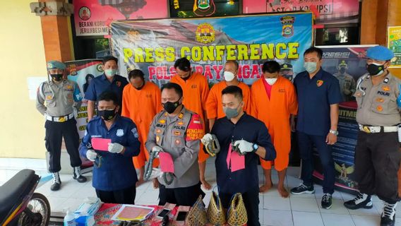 4 Builders In Bali Steal Thousands Of Kepeng Coins At Dalem Pekung Temple Worth Tens Of Millions