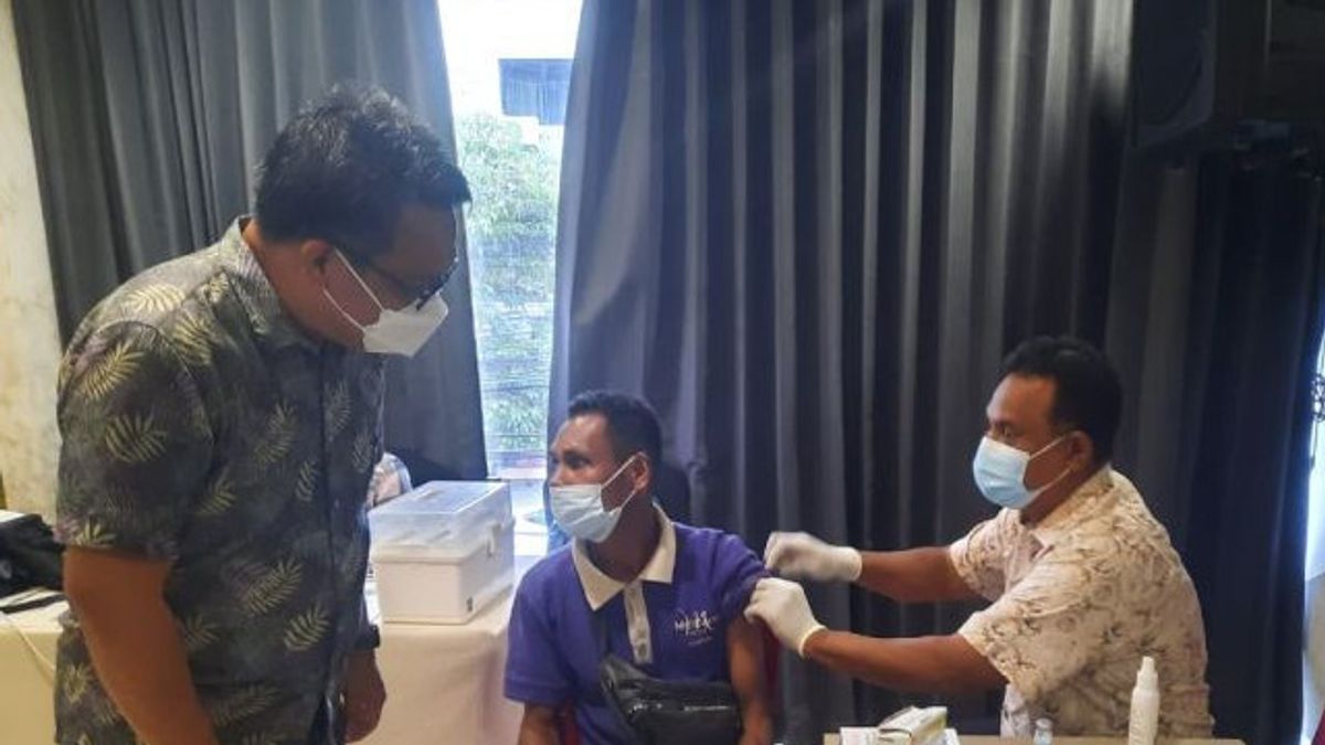 To Make Guests Feel Safe, Hotel Managers In Jayapura Inject Booster Vaccines For Employees