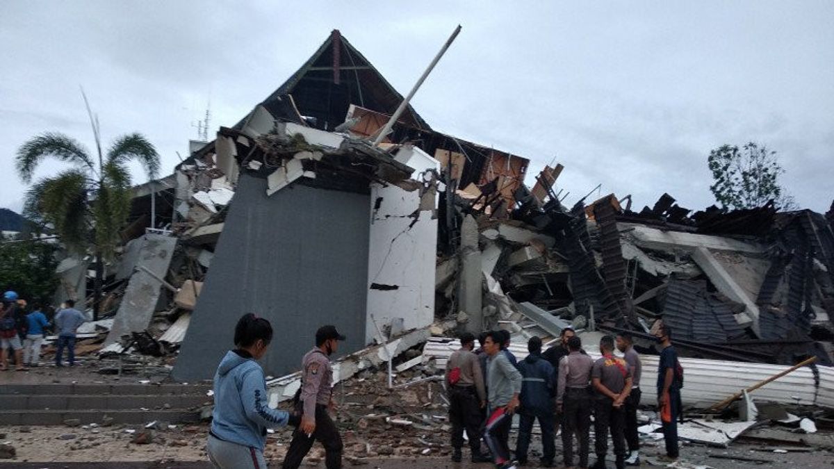 西苏拉威西马穆朱的153座校舍在地震中受损