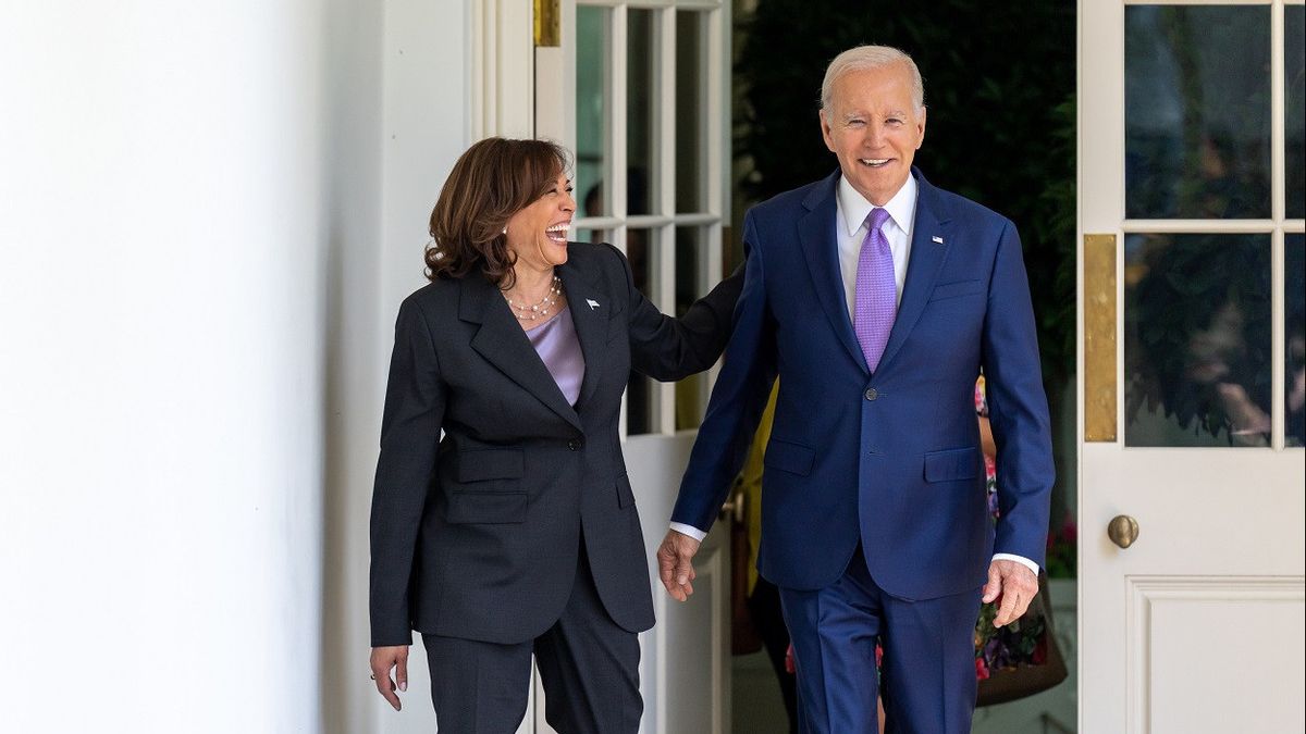 Denying Concerns About Joe Biden's Age, Kamala Harris: I Work With Him Every Day