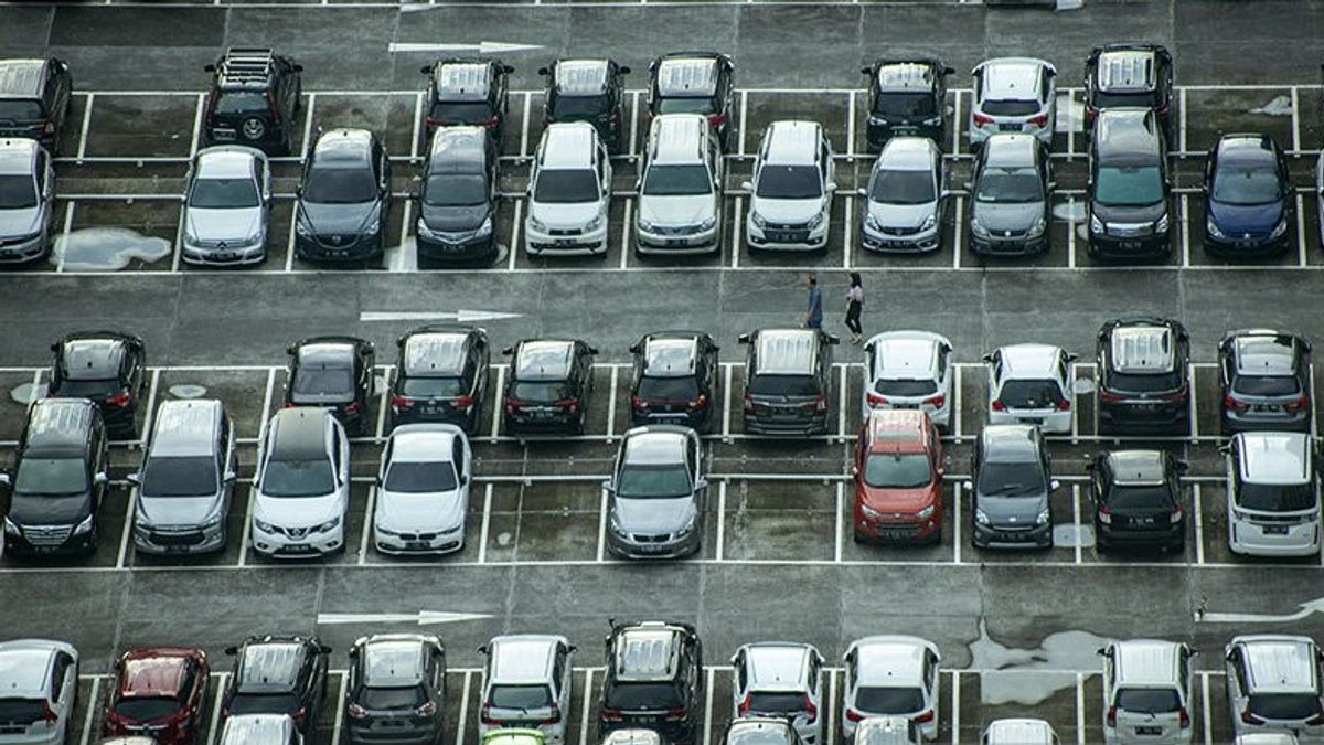 米国政府は、排出ガス試験と延滞に合格していない車両に対して、1時間あたりRp60,000の駐車率の引き上げを求める
