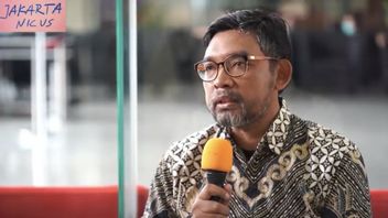 Giri Suprapdiono Optimiste Jokowi Sera Sage De Décider De La Polémique Des Responsables De KPK