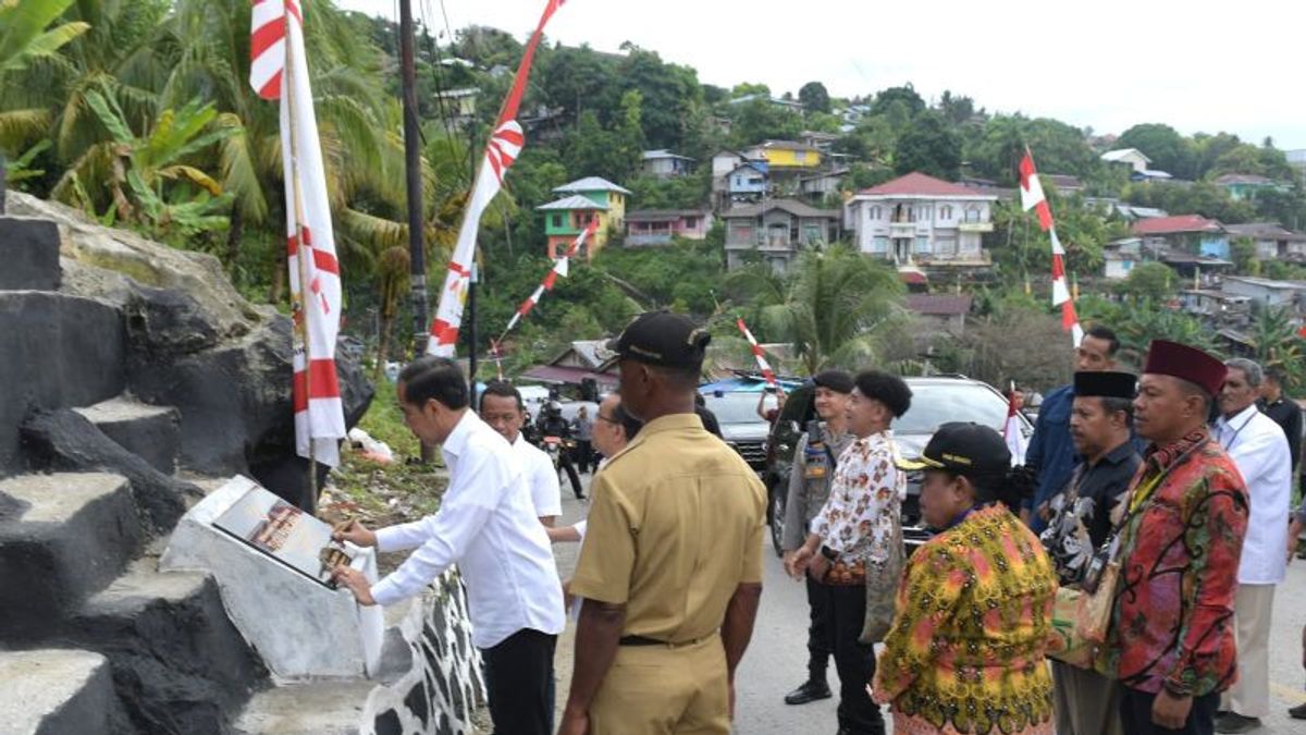 Fakfak Papua's Visit, Jokowi Inaugurates Pancasila Monument