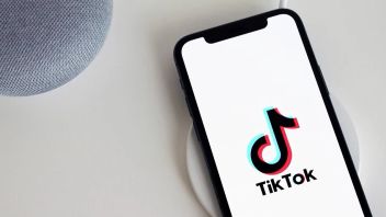 US Senator Questions TikTok's Policy Of Still Allowing Content From The Russian Government To Flood Its App