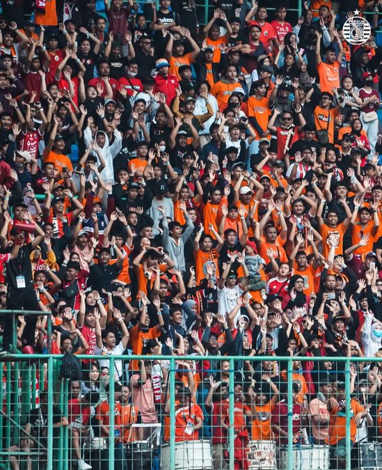 インドネシアのサッカー:人気、安全上の課題、サポーターの注文の間