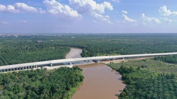 Progrès de 98 pourcent, le pont Siak relie l'autoroute Rengat-Pekanbaru