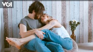 7 Posisi Mesra yang Bisa Anda Lakukan saat Berduaan dengan Kekasih