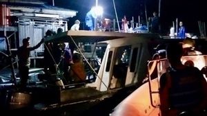 Tim SAR Evakuasi 9 Korban Kapal Kandas karena Pecah Hantam Karang di Perairan Kotabaru