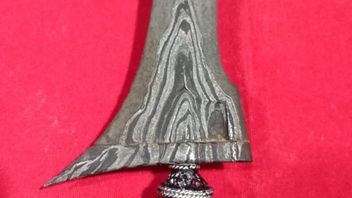 كيريس ووزير الأرصاد الجوية: الكشف عن آثار حجر السحاب في جاوة بوساكا