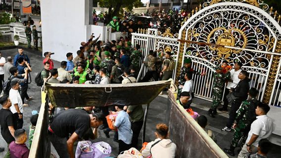 Soirée de Takbiran du président Prabowo à Medan, acheminant des milliers de colis de sembako aux habitants de Sumatra du Nord