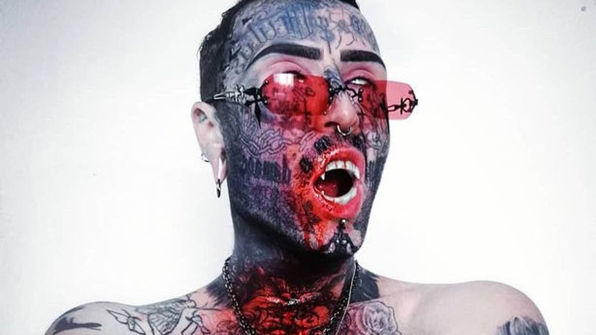这位纹身艺术家痴迷于吸血鬼，看看她神秘的人体艺术