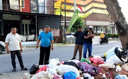 Laporan Sampah Menumpuk di Limboto Direspons Terjunnya DLH Gorontalo