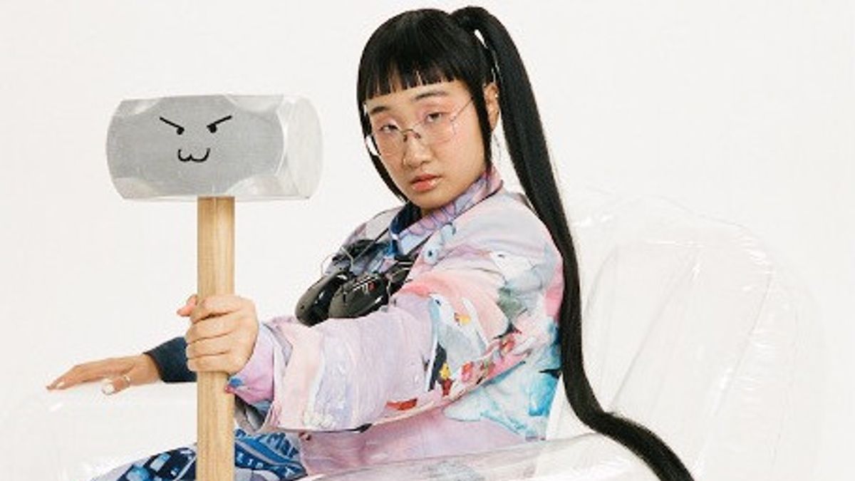 With A Hammer, Ode Aristics For Yaeji's Self Exploration