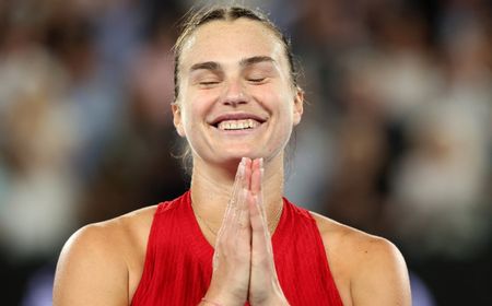 Aryna Sabalenka Tak Pernah Bayangkan Angkat Trofi Australia Open Beruntun