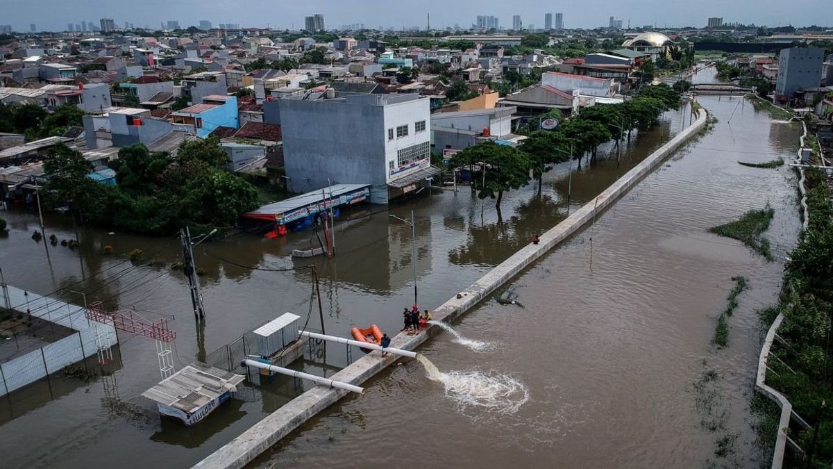 Dinsos Berikan Bantuan Makanan dan Logistik untuk 13.000 KK yang Terdampak Banjir di Kabupaten Tangerang