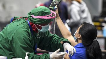 苏拉巴亚市政府派遣卫生工作者帮助聚集区开展疫苗接种计划
