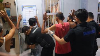 Puluhan Ribu Senjata Tajam hingga Ponsel yang Ditemukan di Lapas Dimusnahkan