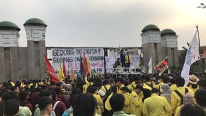 Minta Bertemu Puan, Demo Mahasiswa di Depan Gedung DPR Sempat Ricuh