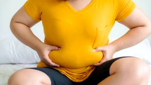 Cara Menghindari Kulit Bergelambir saat Menurunkan Berat Badan
