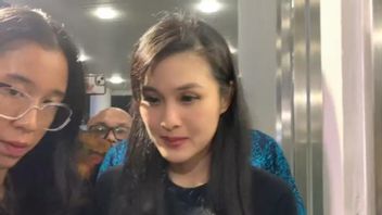 La réaction de Wednesday Dewi après 10 heures d’examen par le département de police sur l’affaire de corruption de son mari