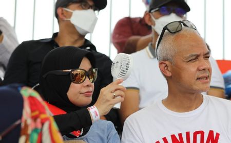 Ganjar Pranowo Datang Juga ke Lombok Nonton MotoGP, di Bandara Disambut Emak-emak