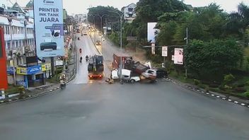 致命事故在巴厘巴板，东加里曼丹警方：司机的描述，卡车经历了Blong刹车