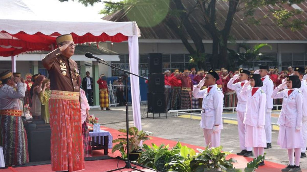 Wali Kota Makassar Danny Pomanto Canangkan Penggunaan Baju Adat di Sekolah