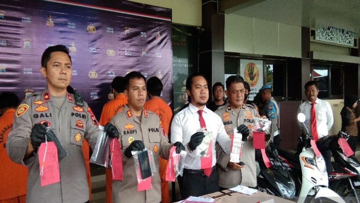 Curi Motor While The Victim Was Praying, Rosidin And Abdul Azis Were Arrested By The Batang Police