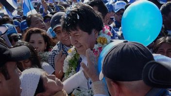 Again, Election Postponed, Bolivians Demonstrate Massive