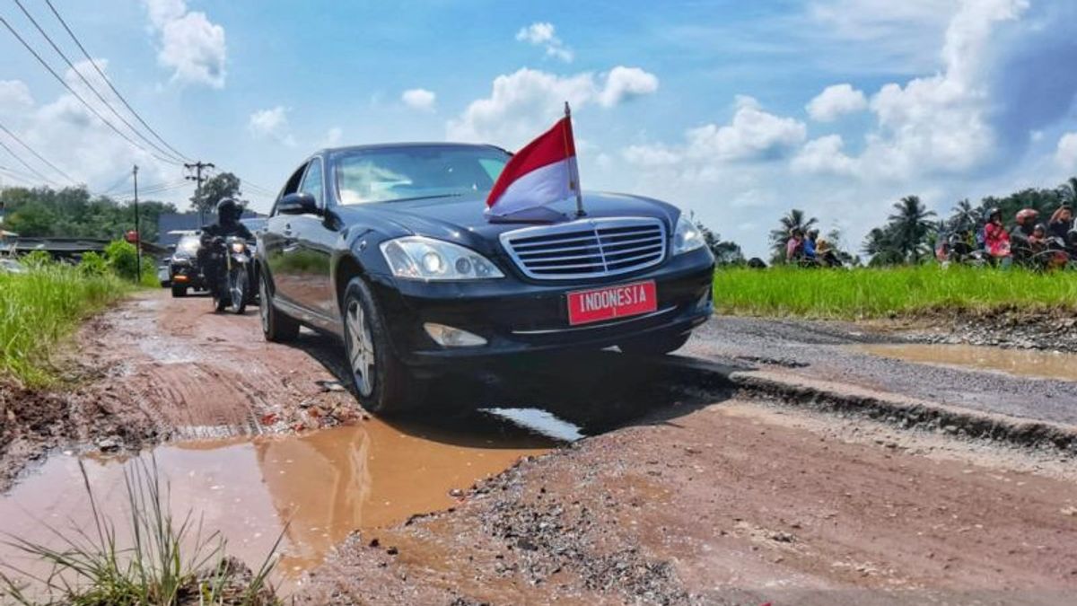 Viral Damaged Road In Lampung, Sri Mulyani Unloads 'Sepungung' Money Received By Local Government