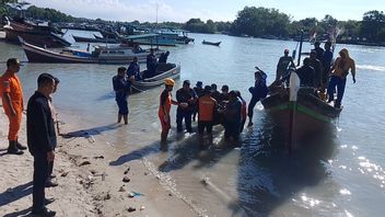 Tim SAR Gabungan Temukan ABK Kapal Pencari Cumi-cumi yang Hilang Tenggelam Selama 3 Hari