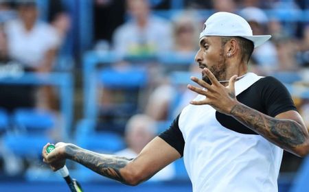 Momen Unik Terjadi Lagi: Kyrgios Hampiri Penonton, Bertanya ke Mana Dia ingin Bola Servis Diarahkan