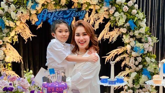 Meriah, Park Seo Joon Ikut Ramaikan Ulang Tahun Ayu Ting Ting