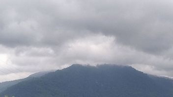 溶岩噴火レウォトビ山男性流れ東へ2km