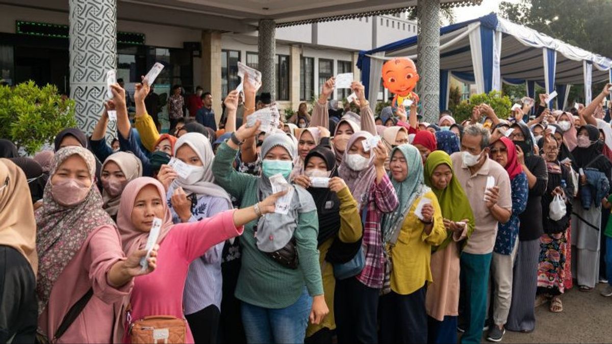 PT Semen Indonesia (Persero) Tbk Salurkan 1.000 Paket Sembako Murah dan Mudik Gratis