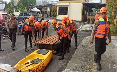 Siaga Bencana Banjir di Palangka Raya Kalteng, Polisi Rutin Cek Kesiapan Personel Termasuk Siagakan Perahu Mesin, Karet dan