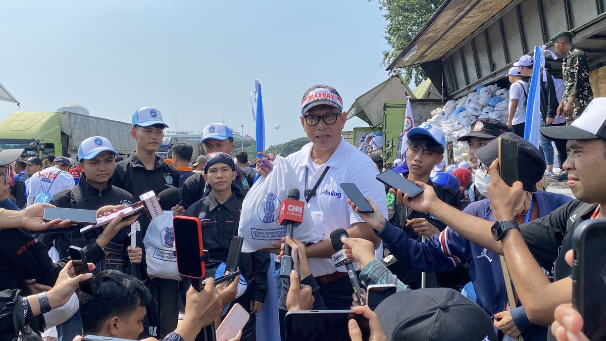 Bulog Bagikan 350.000 Paket Sembako di May Day, Anggaran dari Setneg