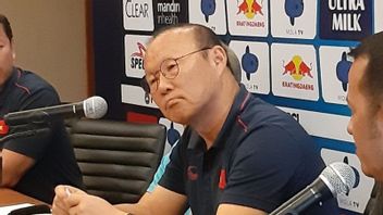 越南教练感到间谍，兴奋地举行2022年亚足联杯半决赛新闻发布会