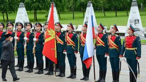 bowo Subianto, pour le hommage des millions de victimes de la Seconde Guerre mondiale, a lancé une couronne à Karnai Pisk Priority Memorial