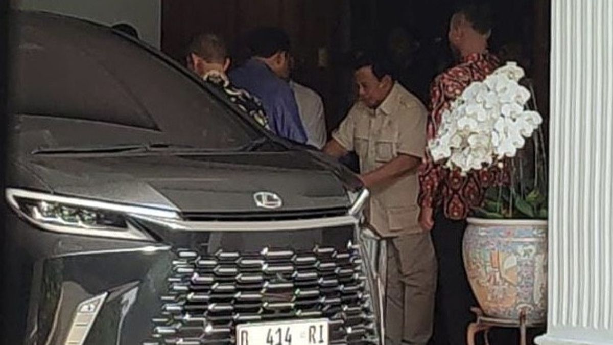 Après 1 heure de rencontre avec SBY, Prabowo a simplement tiré les mains aux médias ne voulu pas commenter