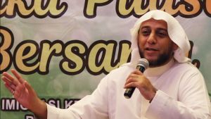 Ulama Kondang Syekh Ali Jaber Ditusuk Orang Tak Dikenal dalam Memori Hari Ini, 13 September 2020